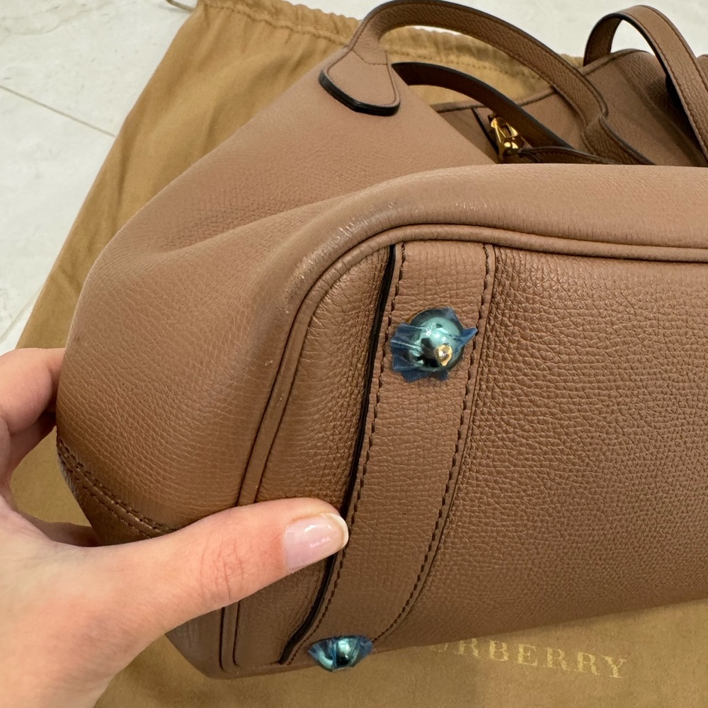 Burberry DERBY LEATHER MEDIUM HONEYBROOK TOTE - Picture 5 of 16